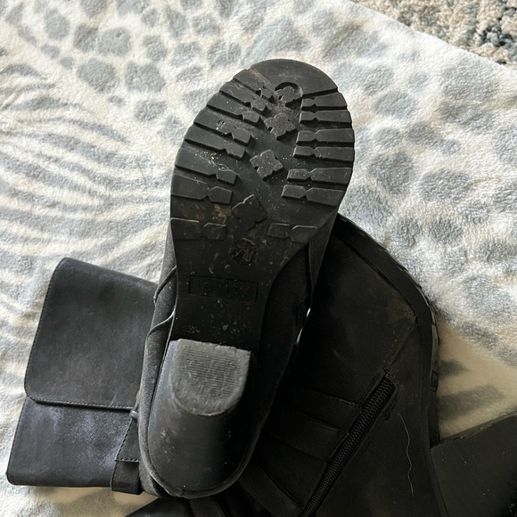 Women's Black Mid calf Boots - Picture 4 of 4